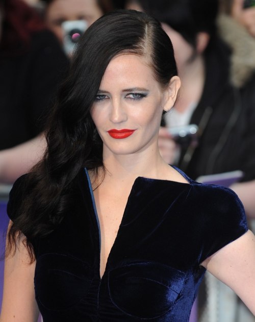 15 Gothic Red Carpet Looks