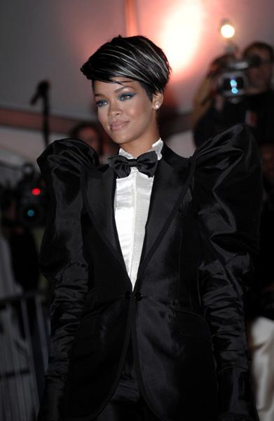 15 Gothic Red Carpet Looks