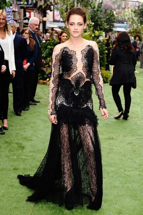 15 Gothic Red Carpet Looks